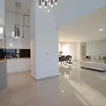 Luxusný Penthouse Nad Jazerami 230 M2, 2x Garáž, Wifi Appartamento *