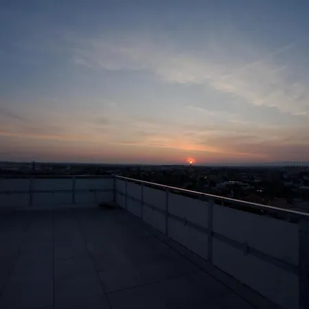 Luxusny Penthouse Nad Jazerami 230 M2, 2x Garaz, Wifi