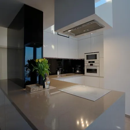 Luxusny Penthouse Nad Jazerami 230 M2, 2x Garaz, Wifi Апартаменты Сенец