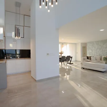 Luxusny Penthouse Nad Jazerami 230 M2, 2x Garaz, Wifi Апартаменты *