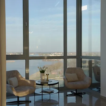 Апартаменты Luxusny Penthouse Nad Jazerami 230 M2, 2x Garaz, Wifi Сенец