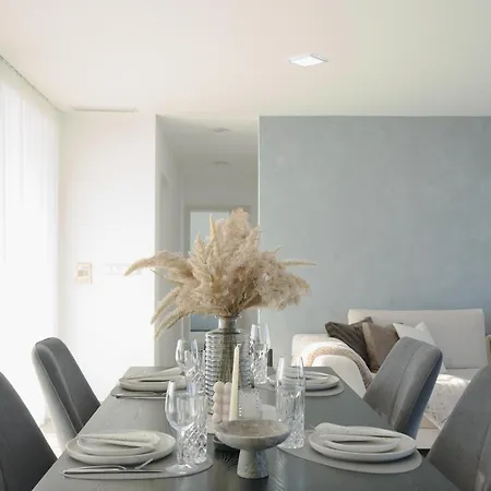 Luxusny Penthouse Nad Jazerami 230 M2, 2x Garaz, Wifi *