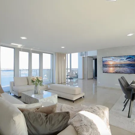 Apartmán Luxusny Penthouse Nad Jazerami 230 M2, 2x Garaz, Wifi *