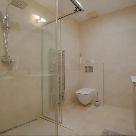 Апартаменты Luxusny Penthouse Nad Jazerami 230 M2, 2x Garaz, Wifi Сенец