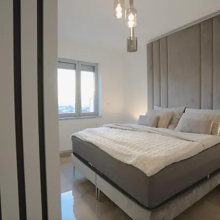 Luxusny Penthouse Nad Jazerami 230 M2, 2x Garaz, Wifi Сенец