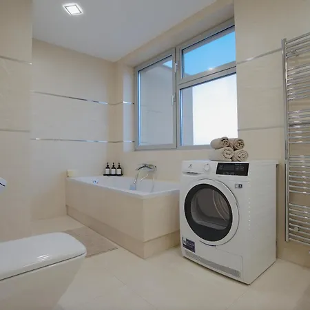 Luxusny Penthouse Nad Jazerami 230 M2, 2x Garaz, Wifi Сенец