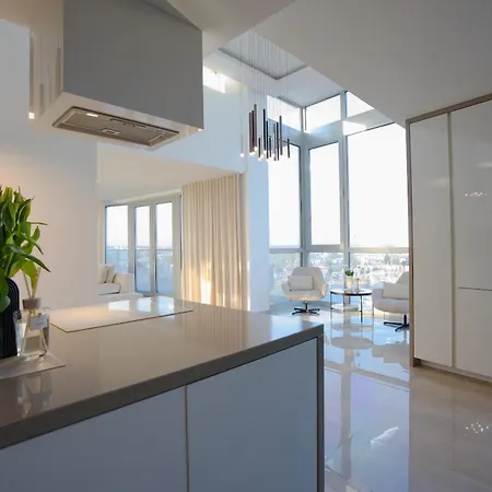 Luxusny Penthouse Nad Jazerami 230 M2, 2x Garaz, Wifi Апартаменты *