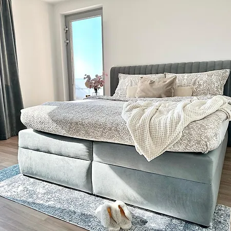 Luxusny Penthouse Nad Jazerami 230 M2, 2x Garaz, Wifi