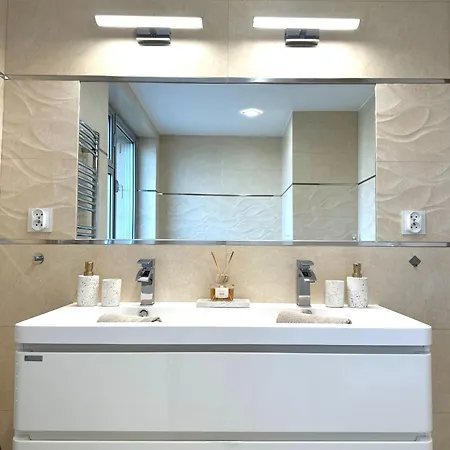 Апартаменты Luxusny Penthouse Nad Jazerami 230 M2, 2x Garaz, Wifi *