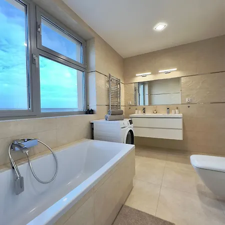 Luxusny Penthouse Nad Jazerami 230 M2, 2x Garaz, Wifi Апартаменты Сенец