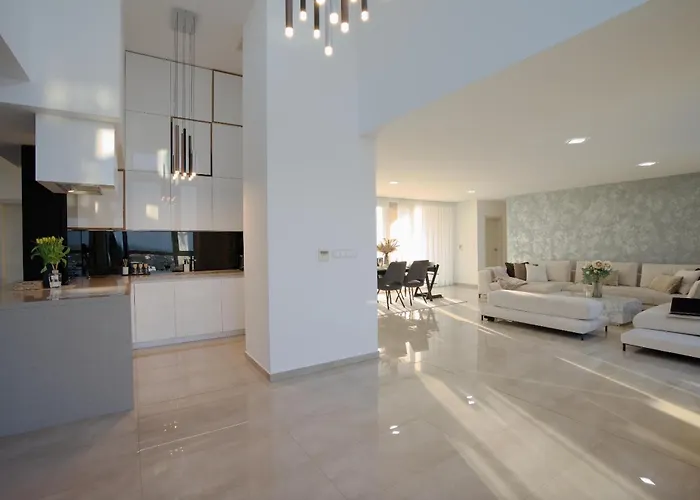 Luxusný Penthouse Nad Jazerami 230 M2, 2x Garáž, Wifi Appartamento *