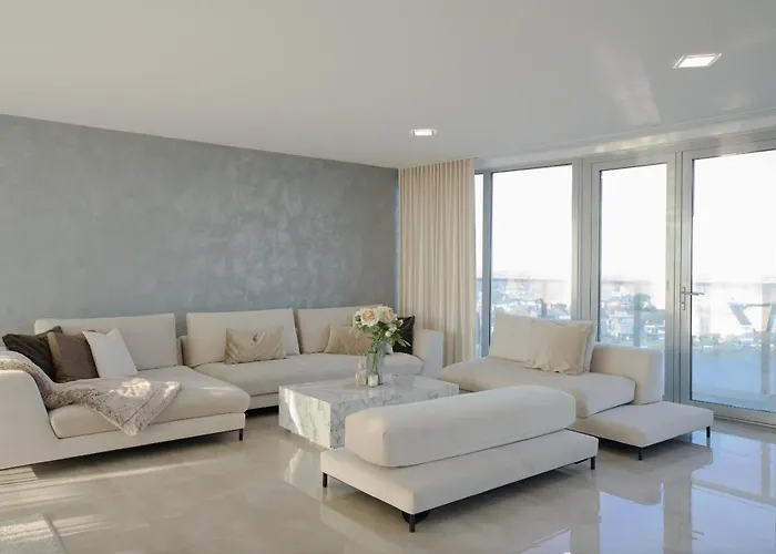 Luxusný Penthouse Nad Jazerami 230 M2, 2x Garáž, Wifi * Senec