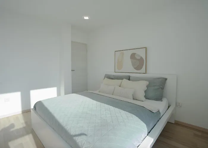 Luxusný Penthouse Nad Jazerami 230 M2, 2x Garáž, Wifi Senec