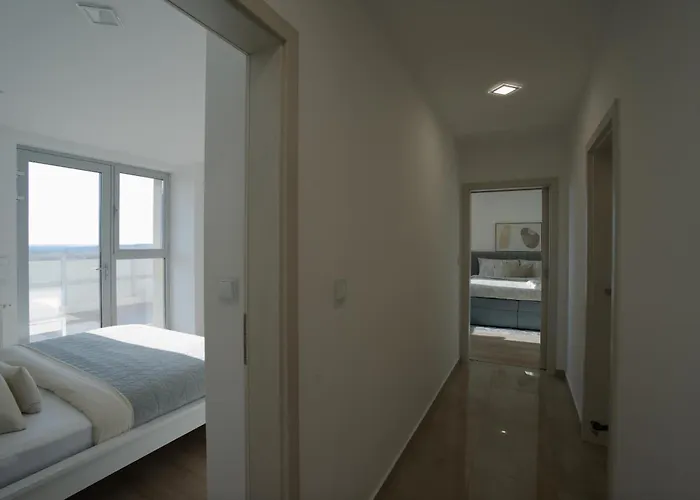 Luxusný Penthouse Nad Jazerami 230 M2, 2x Garáž, Wifi *